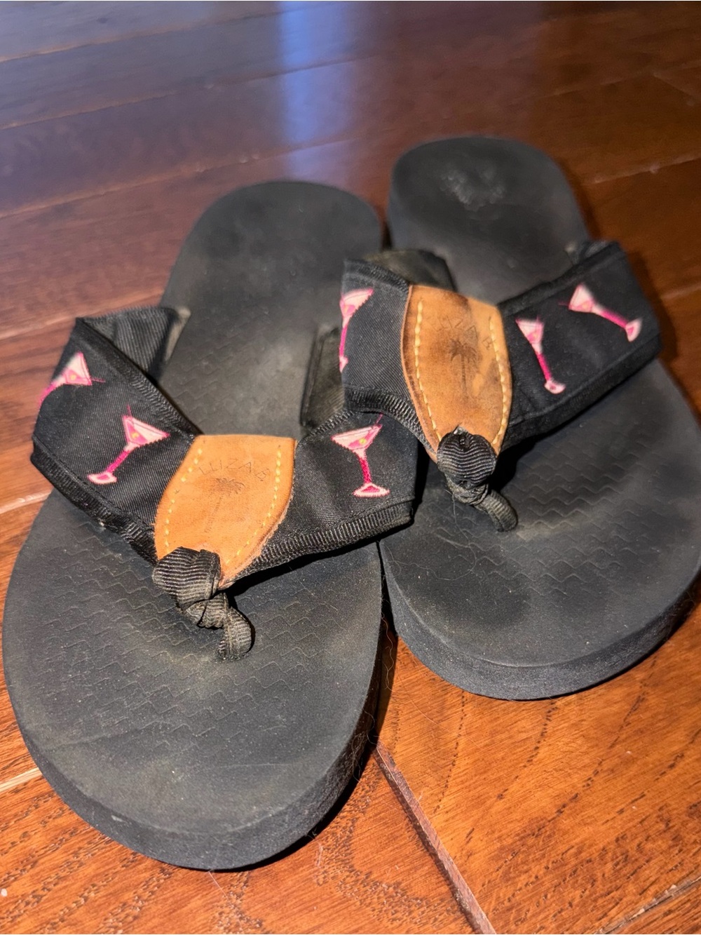 Women’s Eliza B Black Flip Flop Sandals with Pink Martini Accents. Size 6.
